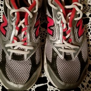 NEW BALANCE RUNNING SHOE 553 SIZE 6